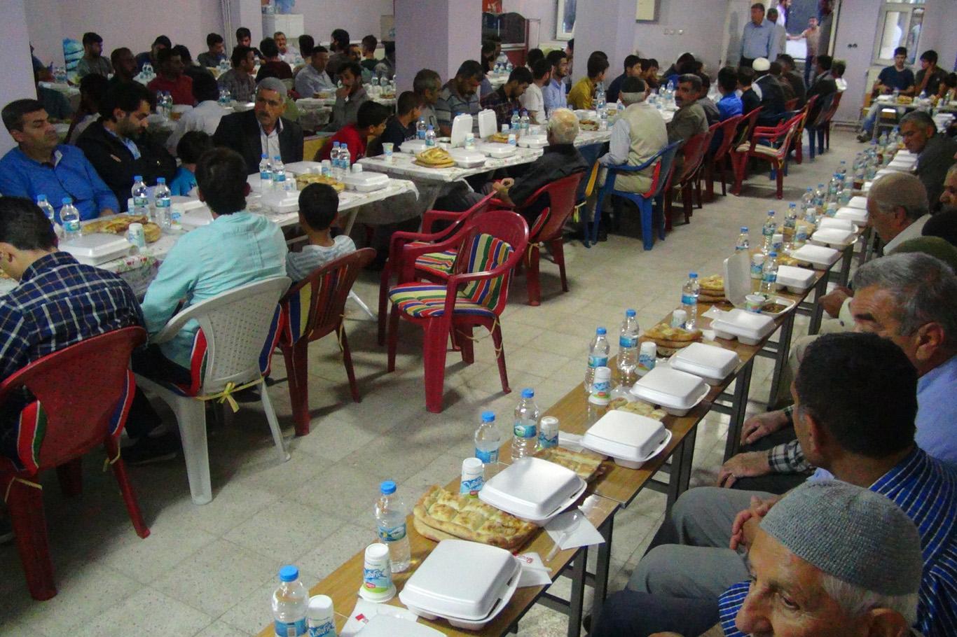 HÜDA PAR Bingöl’de halka yönelik iftar programlarına devam ediyor